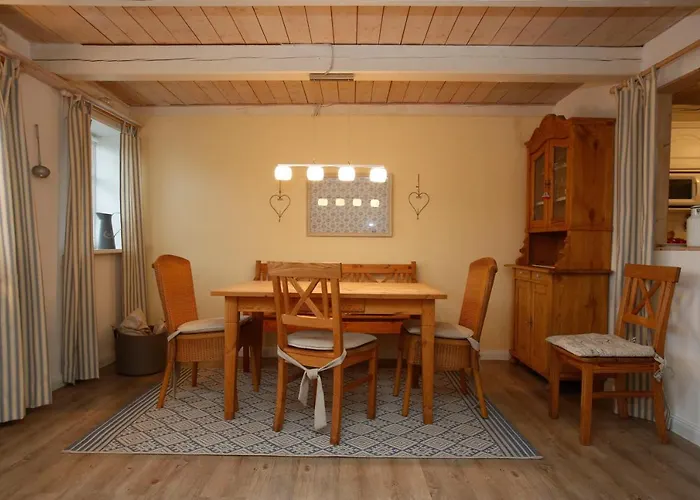 Alte Stellmacherei Historisches Reetdachhaus Pellworm